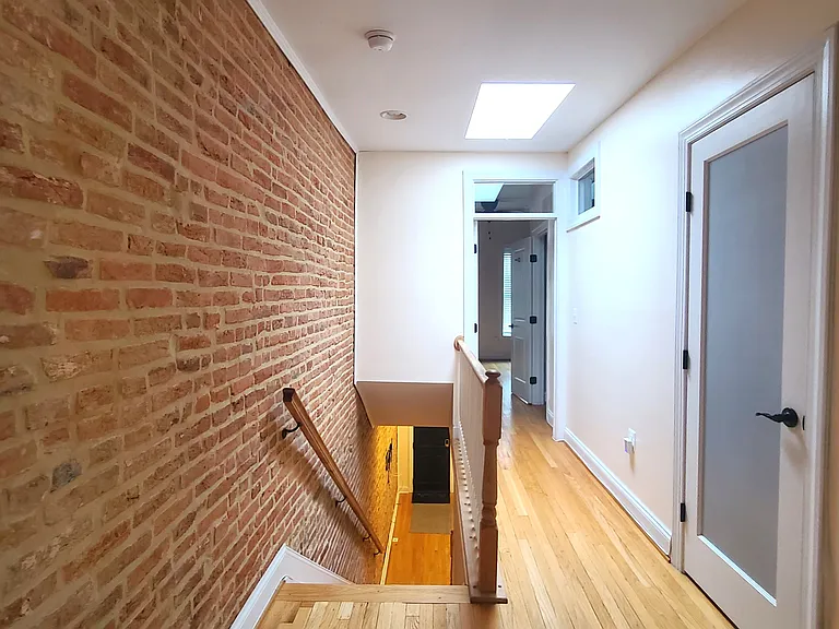 432 E Clement St — Photo 20