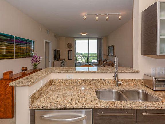 5th image of 550 Okeechobee Blvd APT 725