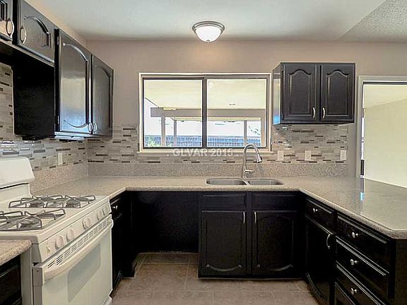 3rd image of 6841 Fallona Ave
