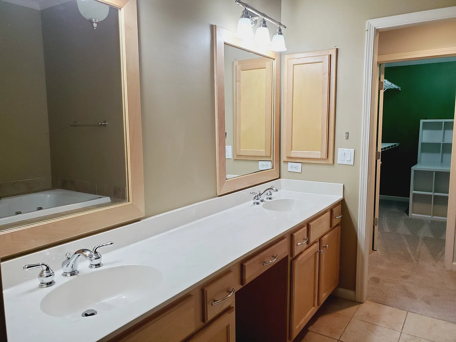 Amazing townhouse in gated community! — Photo 4