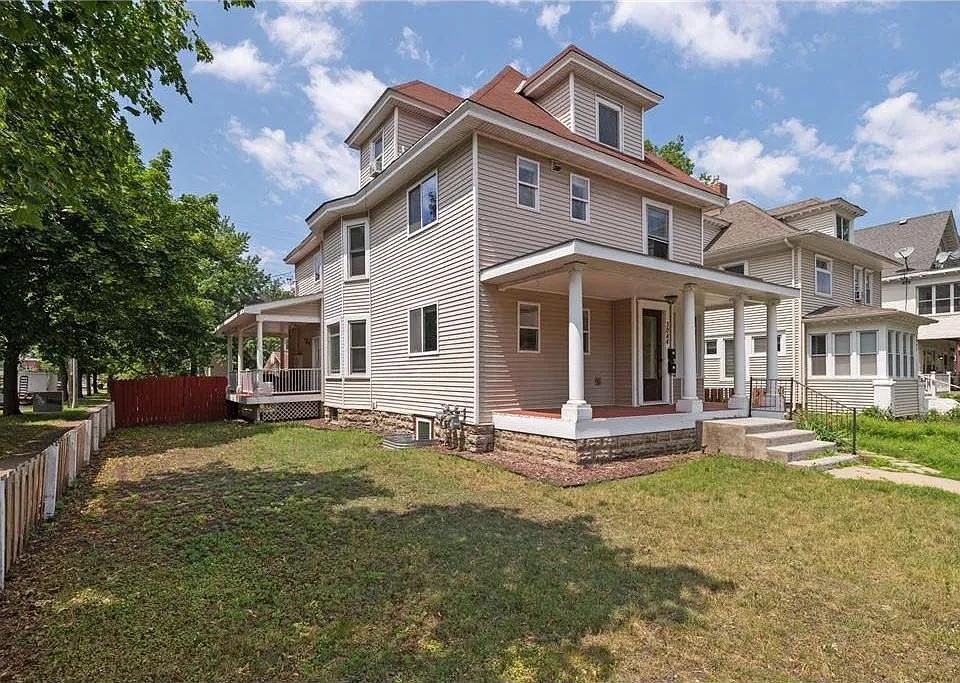 1st image of 3044 Harriet Ave Floor 1