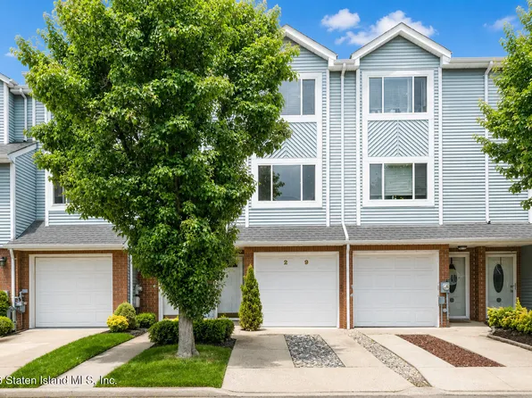 29 Pembrook Loop, Staten Island, NY 10309