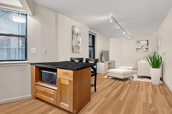 Rented by Anchor Associates | media 7