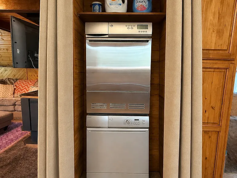 Laundry, tenant has use of washer and dryer