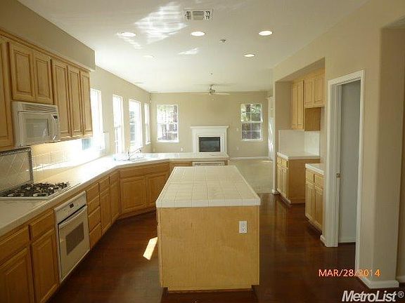 5th image of 3855 Collins St