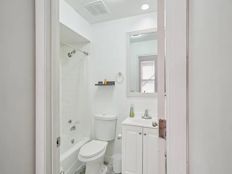 1014 Russell Blvd #B — Photo 7