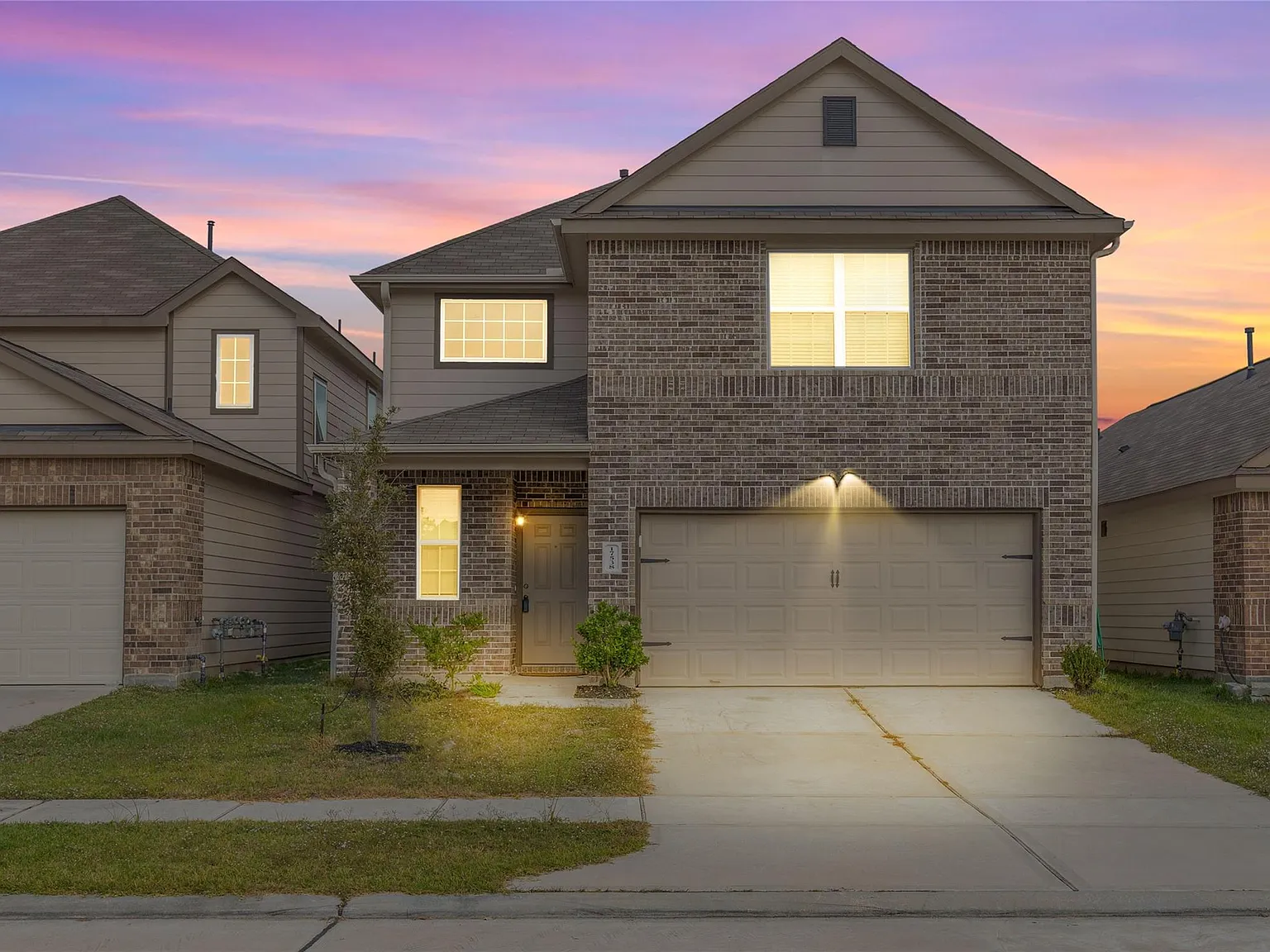 4 bed, 2.5 bath, 2508 sqft, $2,400 — Photo 2