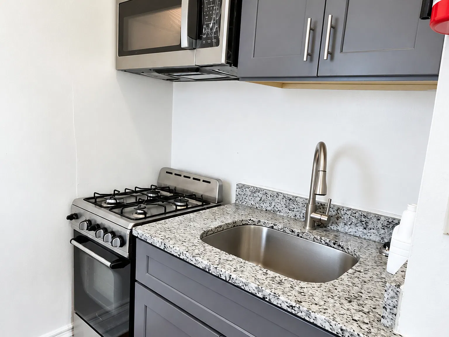 20 West Franklin st, Unit 7 — Photo 3