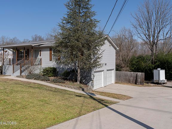 3rd image of 5733 Aloha Ave