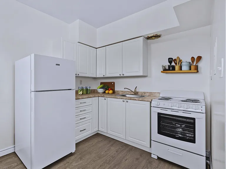 1296 Fennell Ave E — Photo 10
