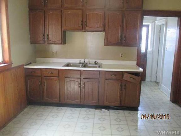 2nd image of 98 Greenwood Pl