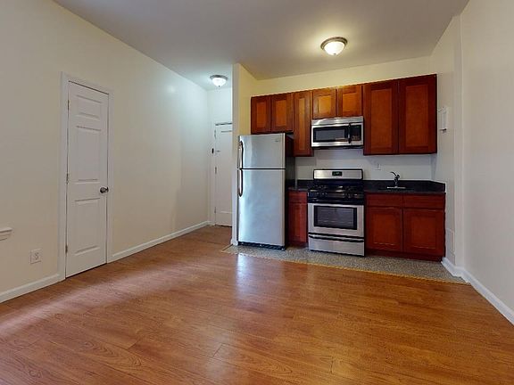 2nd image of 2814 Kennedy Blvd #103