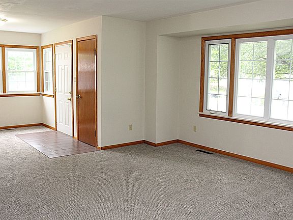 5th image of 3012 Midland Dr