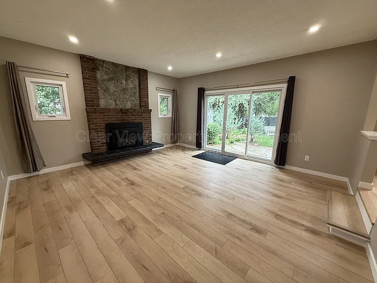 18 Trinity Pl W — Photo 12