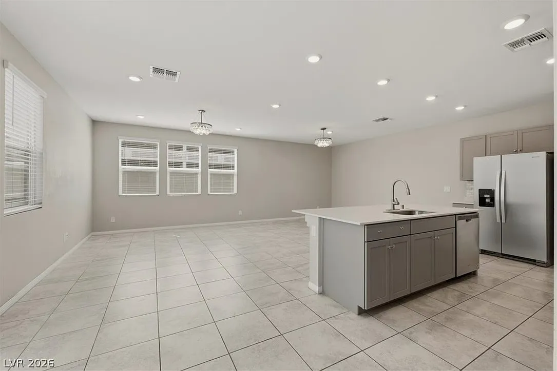 5 bed, 3.0 bath, 2477 sqft, $2,800 — Photo 4