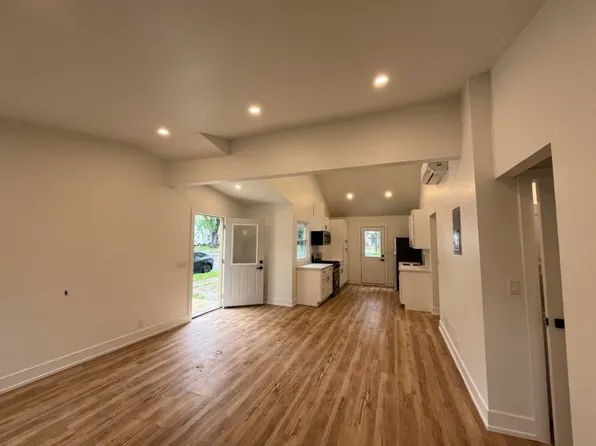 1600 Woodward Hts, Ferndale, MI 48220