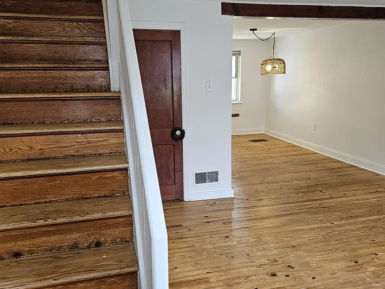 61 Wise Ave — Photo 2