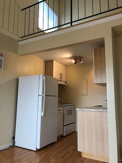 Studio, 527 sqft, $1,020 — Photo 2