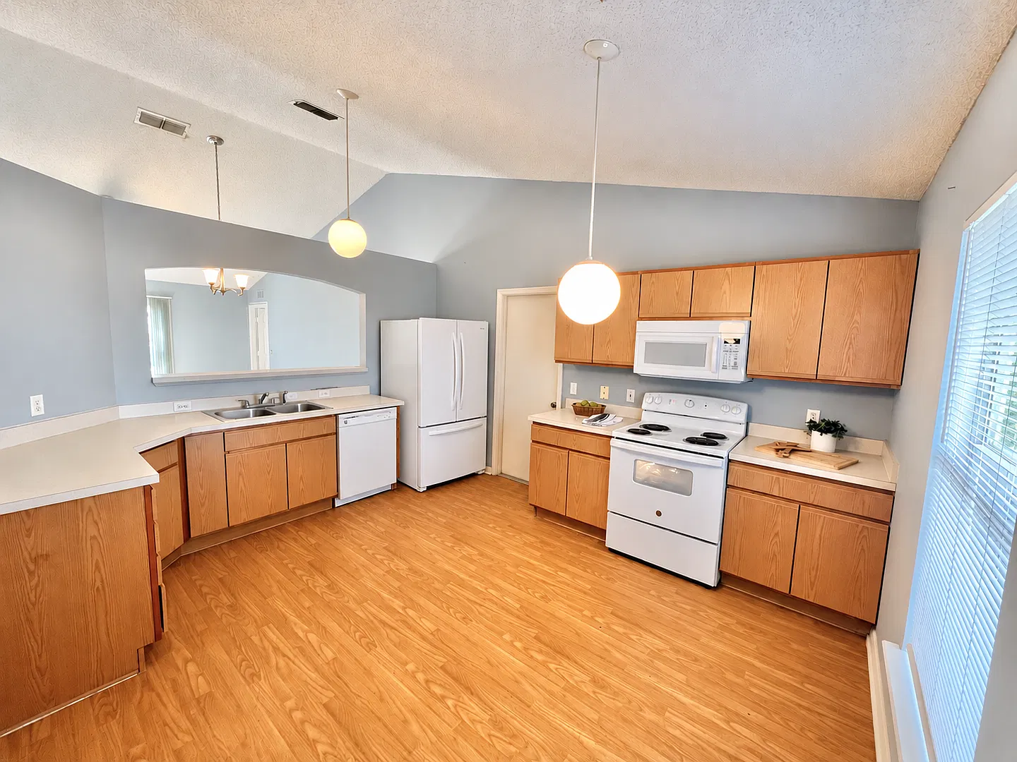 Clean 3BD/2BTH Home in Spring Hill! — Photo 4