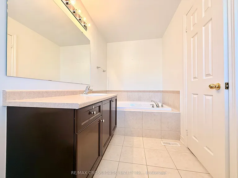 158 Harvest Hills Blvd — Photo 13