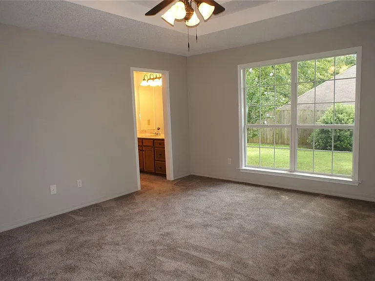 1138 Kensington Ct — Photo 7