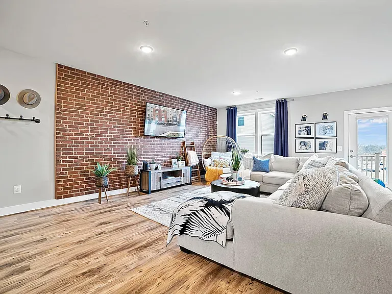 20555 Milbridge Ter — Photo 3