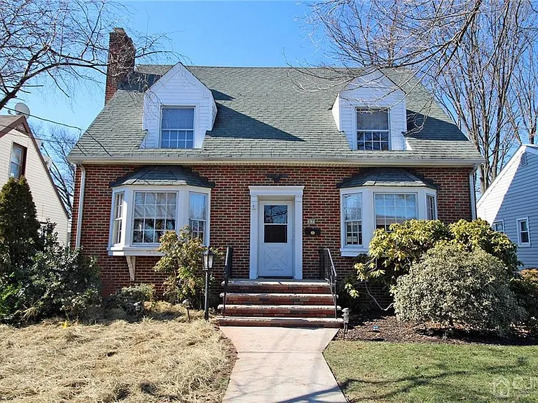 37 Ireland Ave #1 — Photo 1