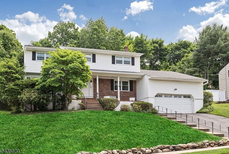 1st image of 37 Wolfe Dr