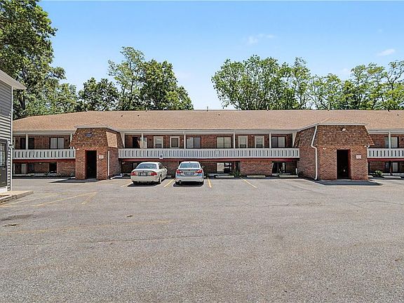 2nd image of 569 Smithfield Rd APT 2