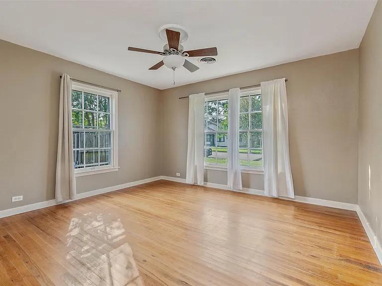 1113 Felder St — Photo 14