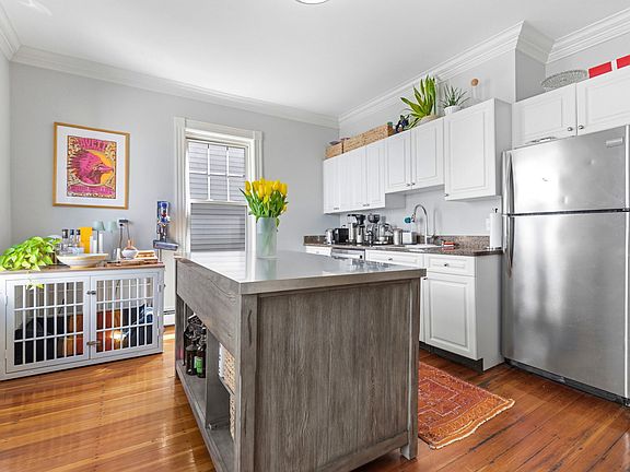 4th image of 722 E 2nd St #2