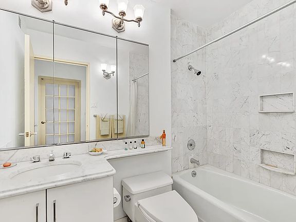 5th image of 117 E 57th St #34/35C