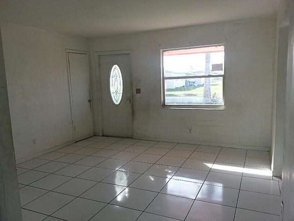 3rd image of 199 NE 18th Ave