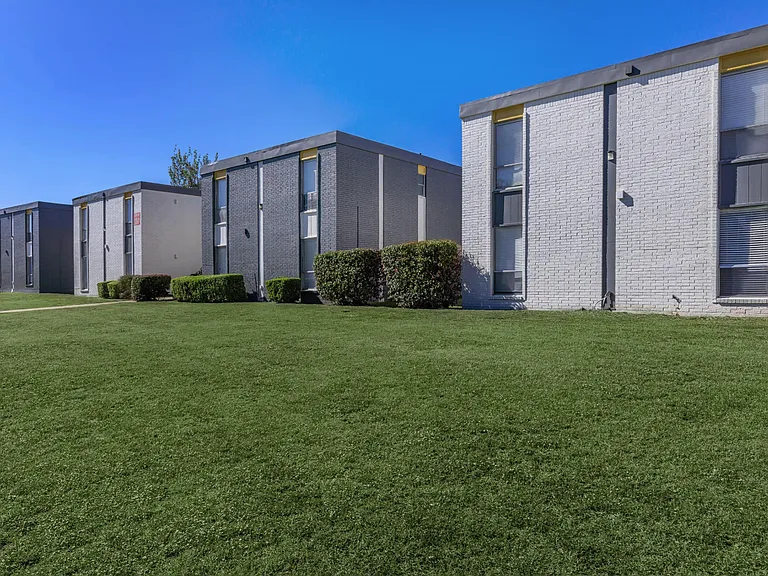 The Hayes Apartments — Photo 15