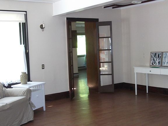 5th image of 216 Elm Ave