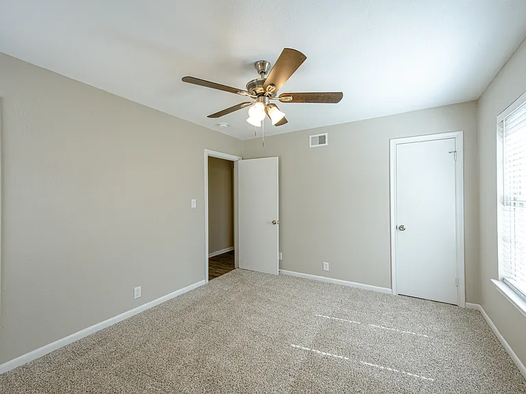 105 Dupont Cir — Photo 37