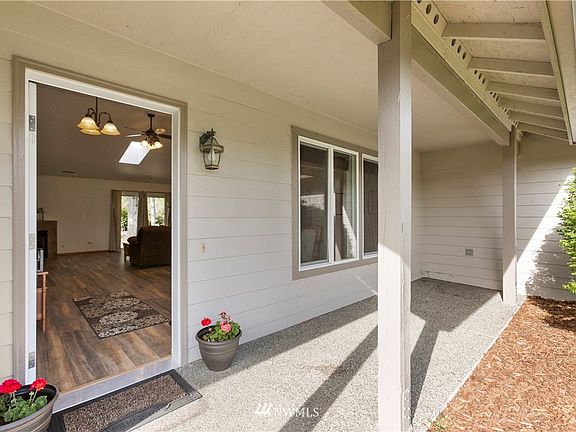 3rd image of 131 Skylark Court E