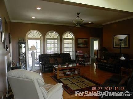Great Room : Beautiful hardwood floors and 10 ft ceiling