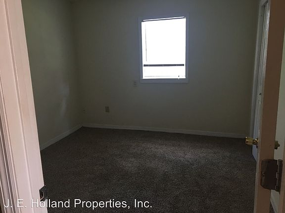 5th image of 8427 Cocoa Ave