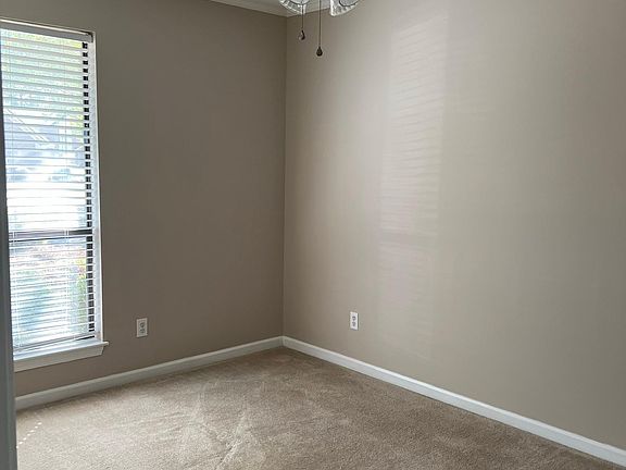 4th image of 10 Upton Ct