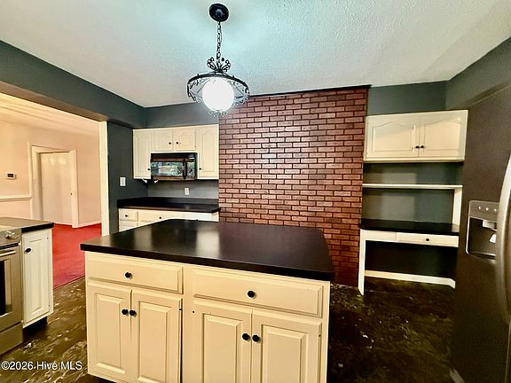 5th image of 70 Windmere Road