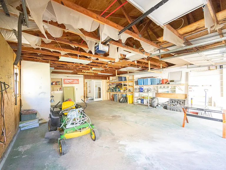 Huge Garage/Storage