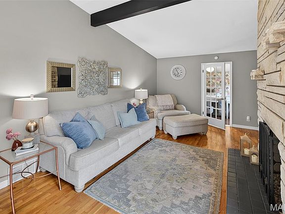3rd image of 22 Edgewood Dr