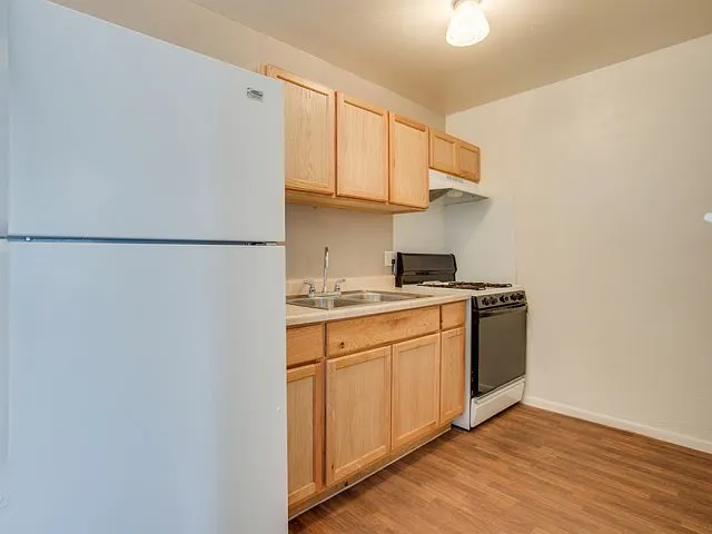 International Apartments — Photo 17