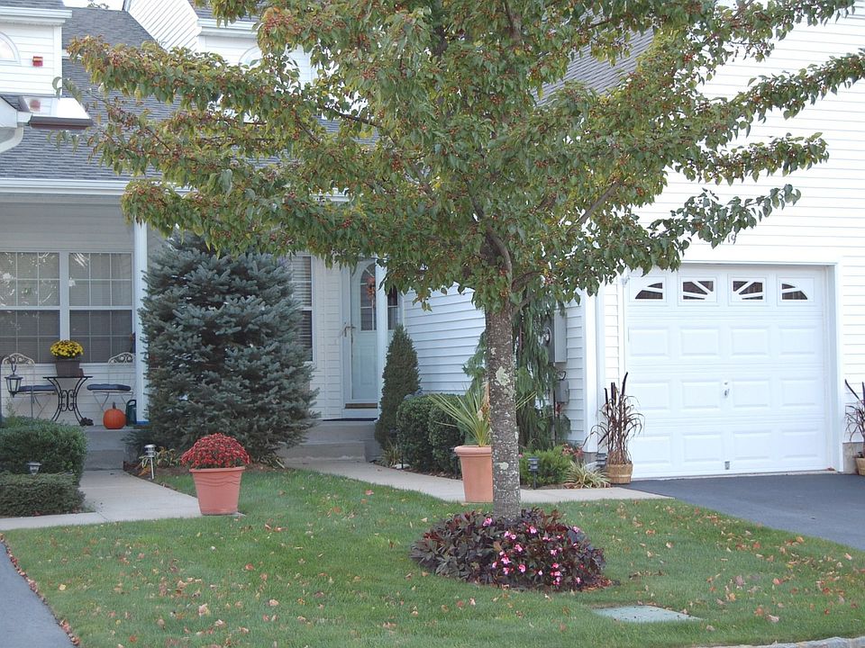 1st image of 19 Brookville Way