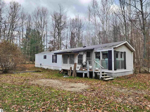 7962 Lawson Ln, Weidman, MI 48893