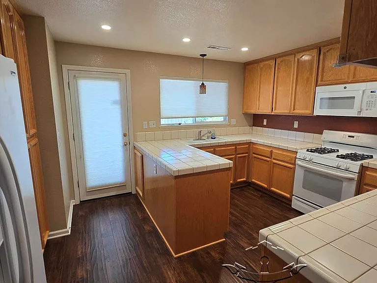 127 Windsor Ln — Photo 8