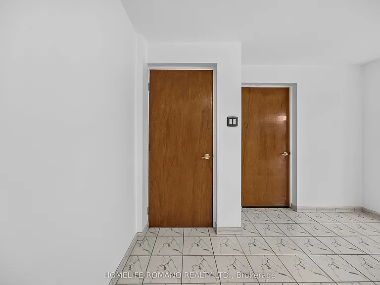 61 Gas Light Cres #BASEMENT — Photo 8