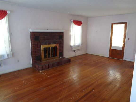 3rd image of 83 Putnam Rd