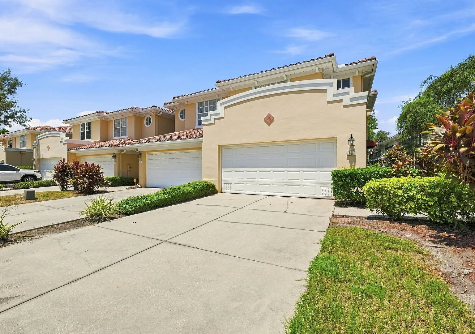 St. Pete Corner-Unit Townhome With Pond Views! — Photo 2